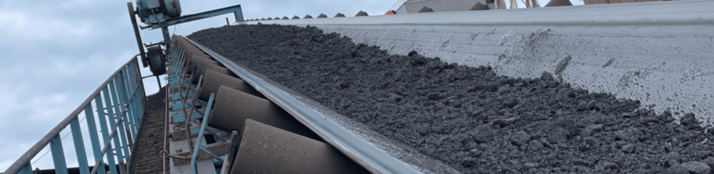 Zelf centrerende transportband