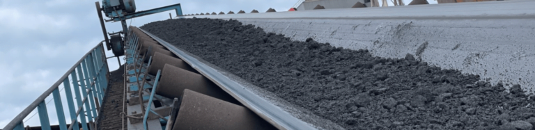 Zelf centrerende transportband